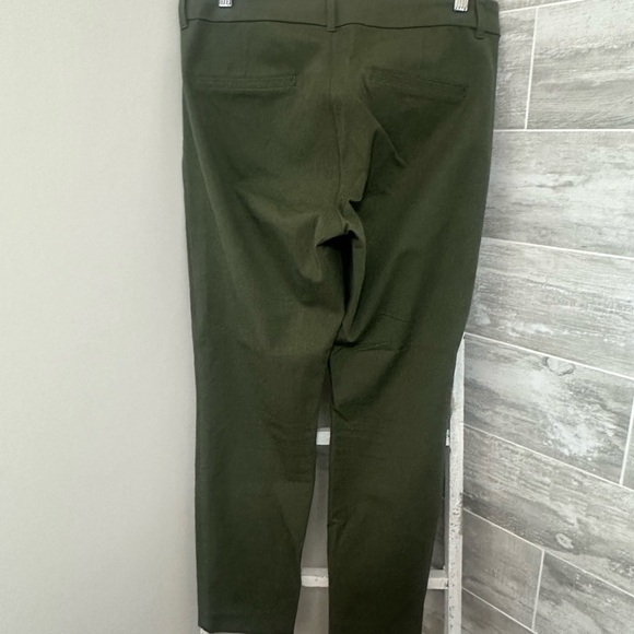 Old Navy High Waisted Pixie Pants - Picture 2 of 4